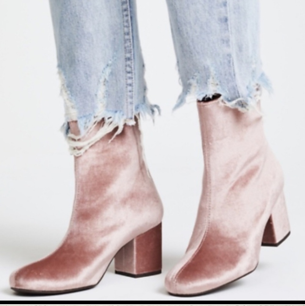 💲Free People Cecile Block Heel Velvet Boots